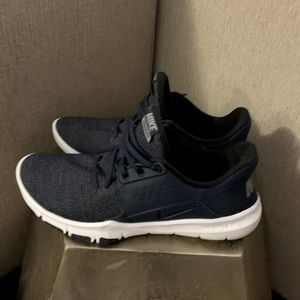 NIKE - FLEX TRAINING SHOE